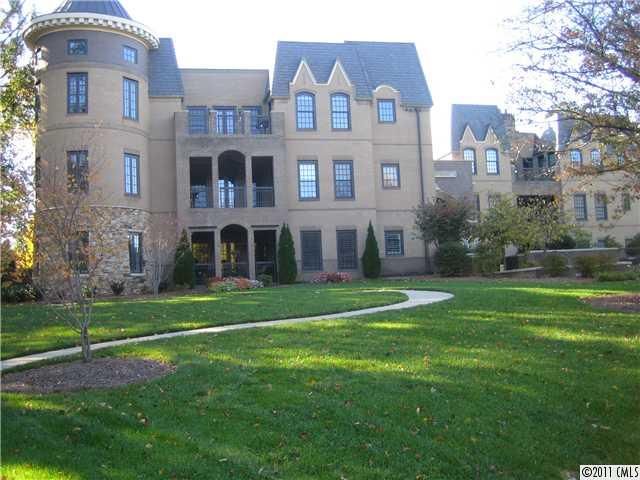 3282 Park Rd #End, Charlotte, NC 28209
