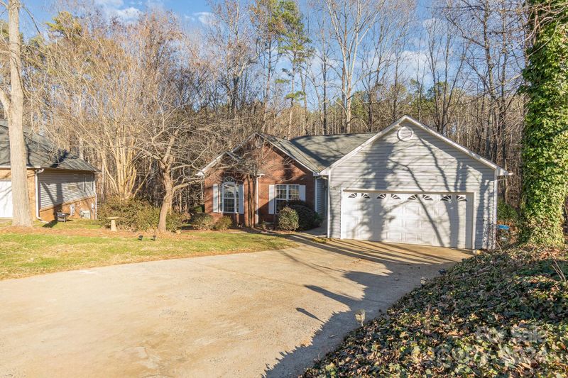 2900 Holcroft Ct, Matthews, NC 28105