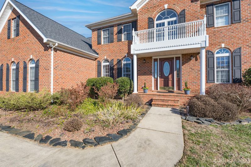 1214 Emerald Lake Dr, Matthews, NC 28104