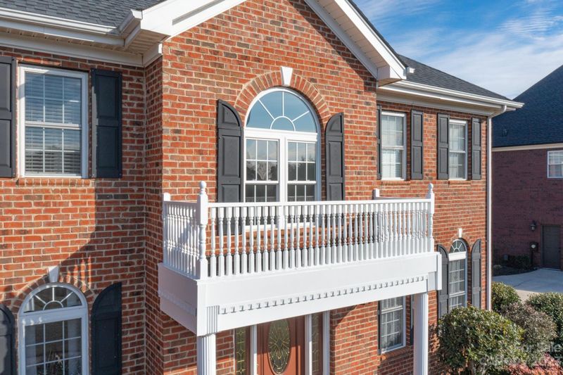 1214 Emerald Lake Dr, Matthews, NC 28104