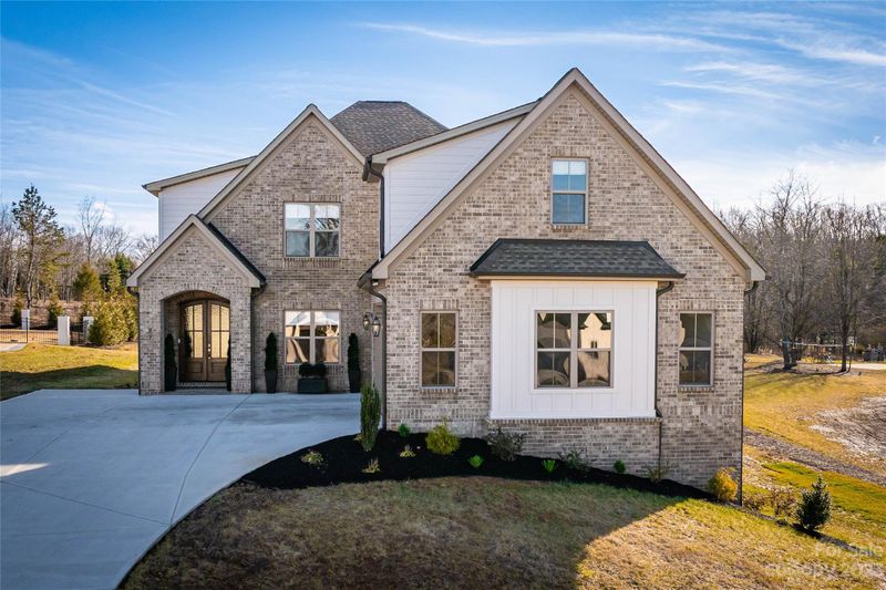 87 41st Ave NW, Hickory, NC 28601
