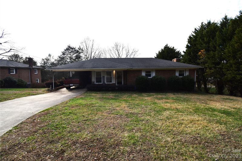 406 S Thompson St, Stanley, NC 28164