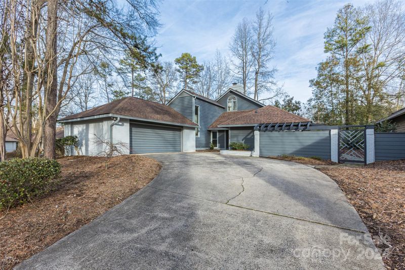 6215 Summertree Ln, Charlotte, NC 28226