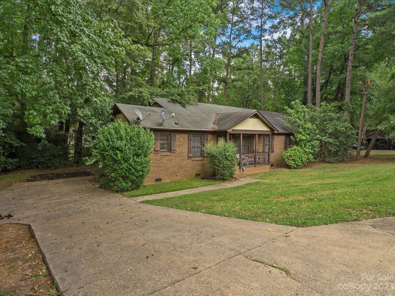 1060 Pineborough Rd, Charlotte, NC 28212