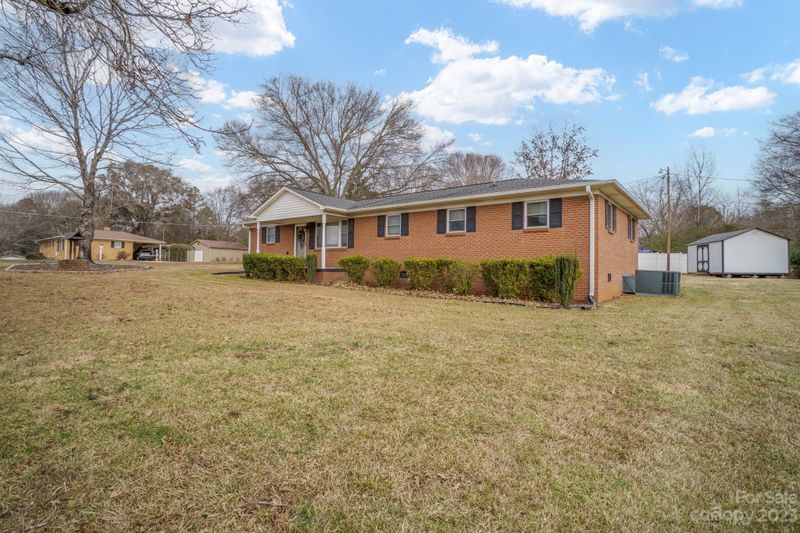 2985 Long Cir, Iron Station, NC 28080