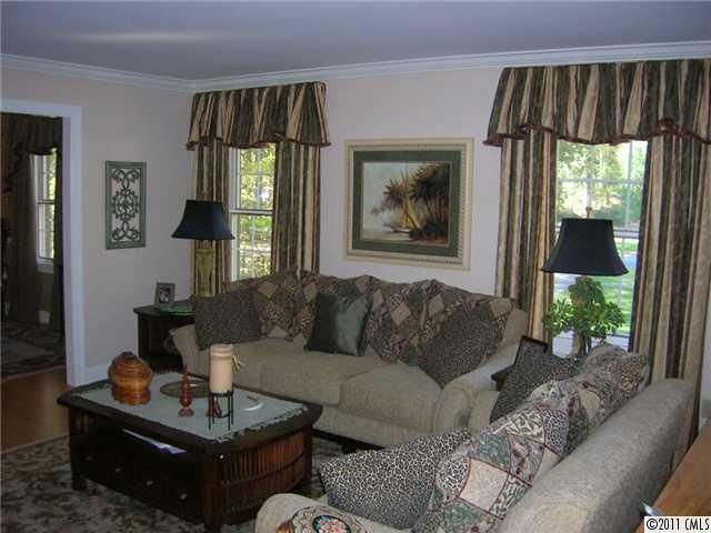 5047 Sharon Woods Ln, Charlotte, NC 28210