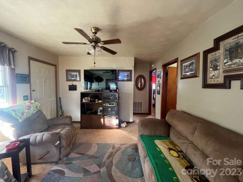 473 Hickory Grove Rd, Gaffney, SC 29340