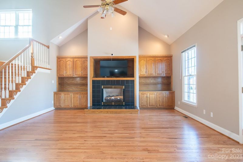 1075 James Farm Rd, Hickory, NC 28602