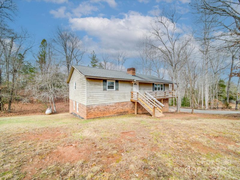 653 Oregon Trl, Lincolnton, NC 28092