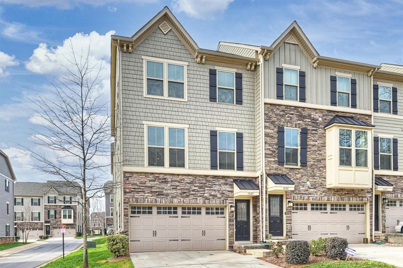 1629 Bark Branch Ln, Charlotte, NC 28205