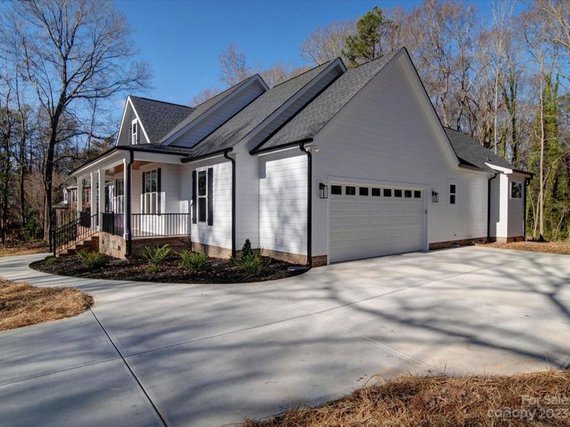 121 Hillcrest Ave, Clover, SC 29710