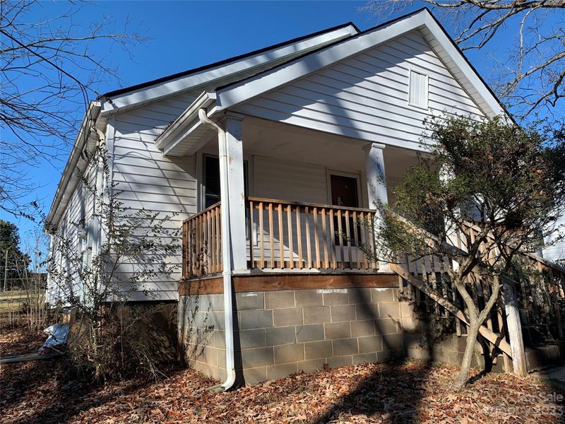 456 1st St SE, Hickory, NC 28602