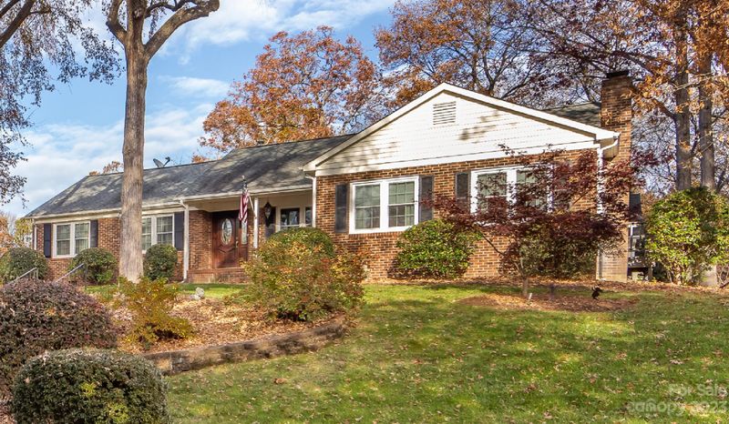 4101 Waterford Dr, Charlotte, NC 28226