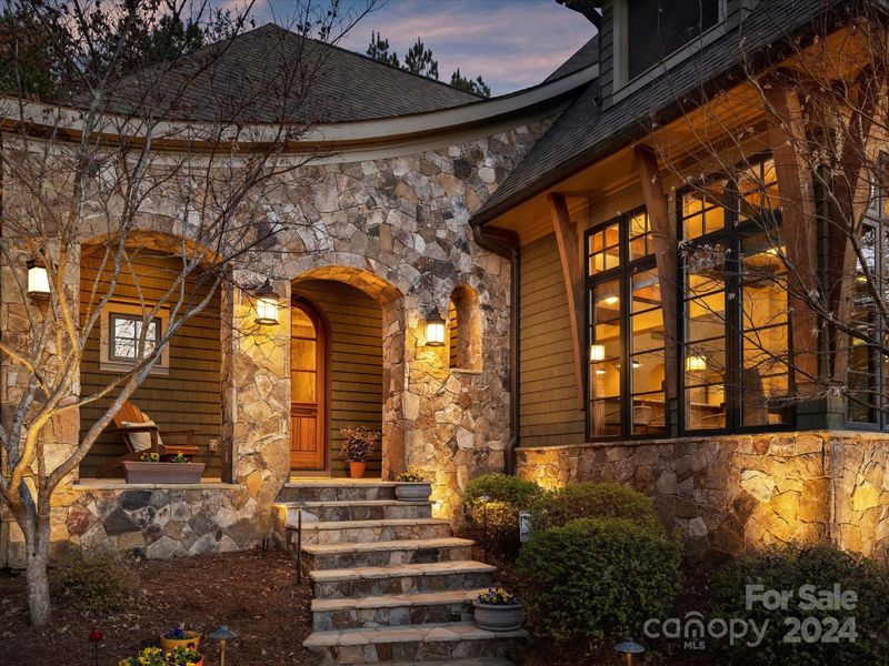 978 Pinnacle Dr, Iron Station, NC 28080