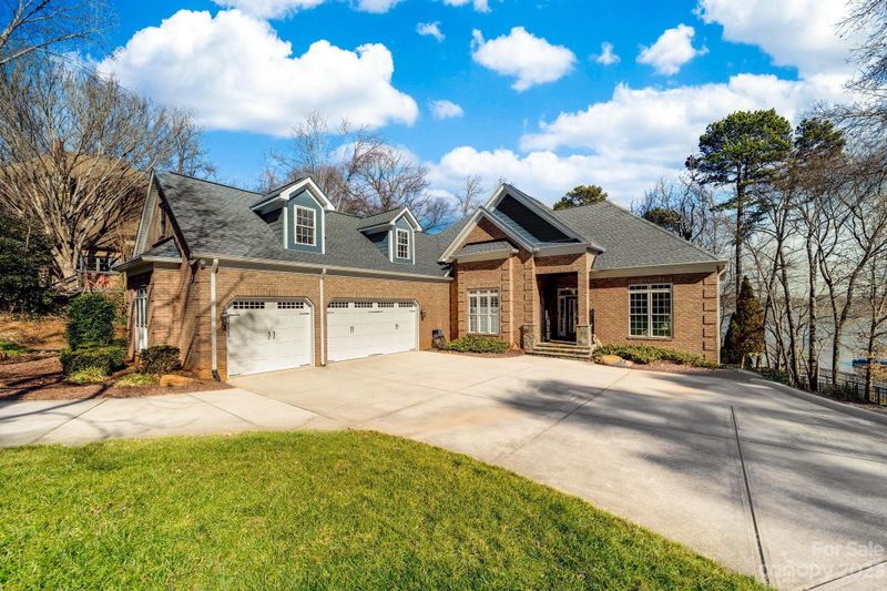 8065 Bay Pointe Dr, Denver, NC 28037