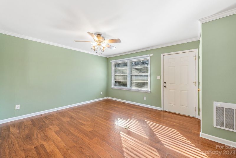 4400 Pebblebrook Dr, Charlotte, NC 28208