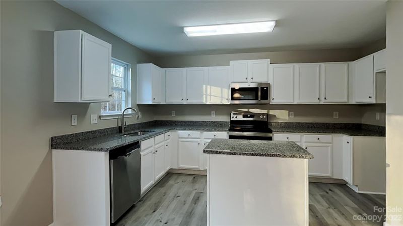 3804 Alexander Forest Dr, Charlotte, NC 28269