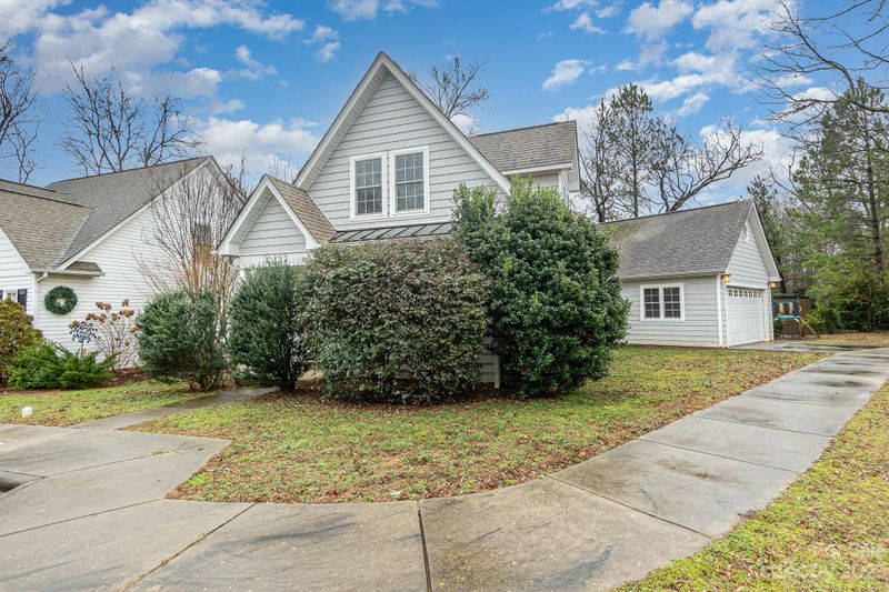 330 N Freemont St, Matthews, NC 28105