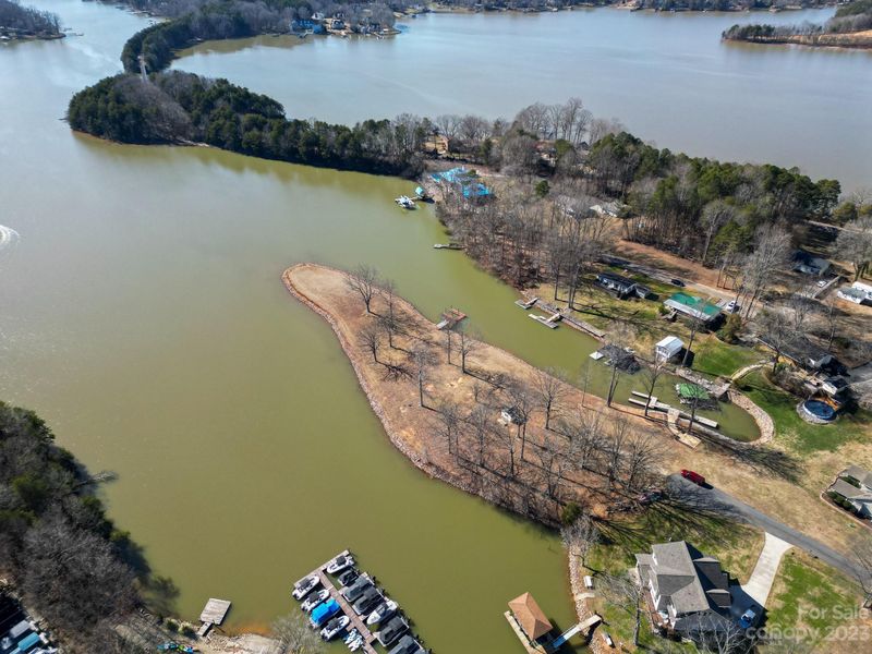 4556 Lake Dr, Sherrills Ford, NC 28673