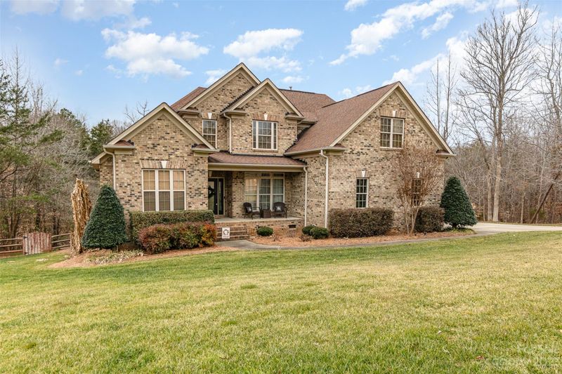 668 Briarwood Dr, Clover, SC 29710
