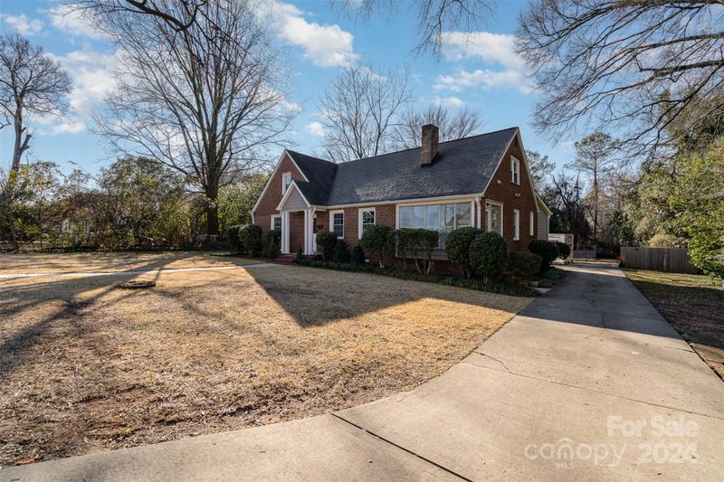 1645 Longfellow St, Charlotte, NC 28205