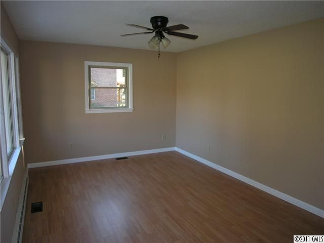 1107 Sunset Dr, Kannapolis, NC 28081