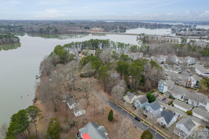608 Catawba Ave, Davidson, NC 28036
