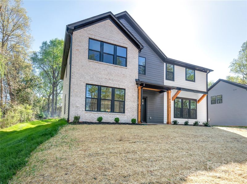 8325 Tuckalake Dr, Charlotte, NC 28215