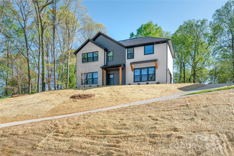 8325 Tuckalake Dr, Charlotte, NC 28215