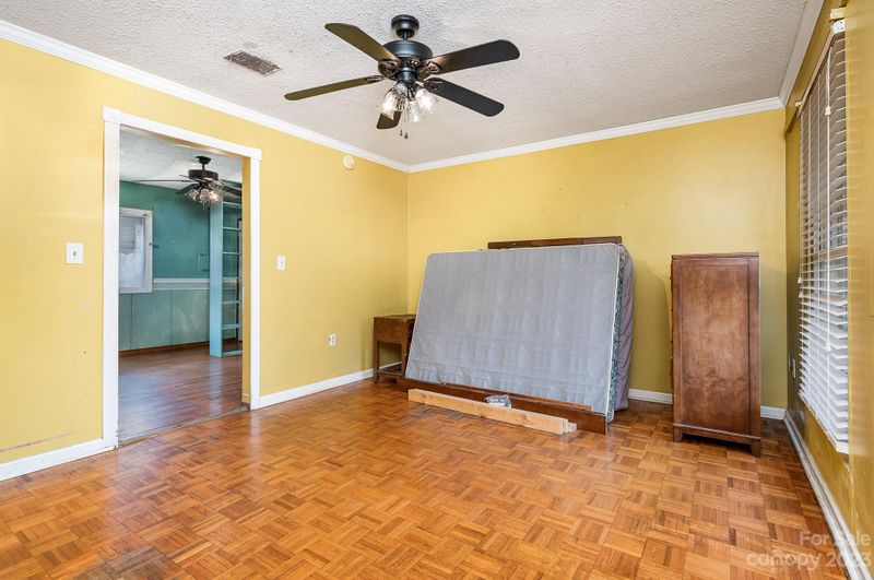 1097 King St, Statesville, NC 28625
