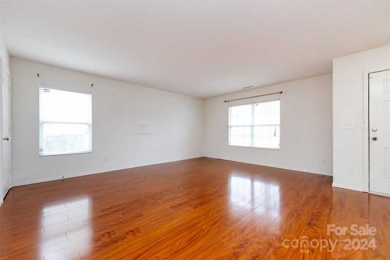 8206 Ainsworth St, Charlotte, NC 28216