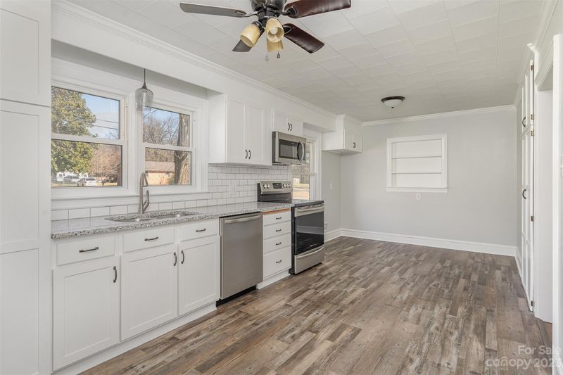 6328 Lake Dr, Charlotte, NC 28215