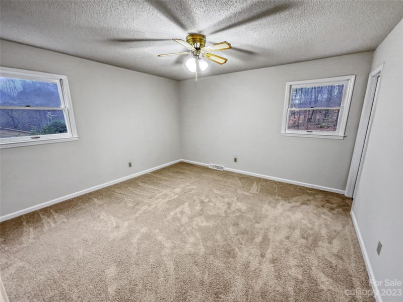 140 Greendale Dr, Mount Holly, NC 28120