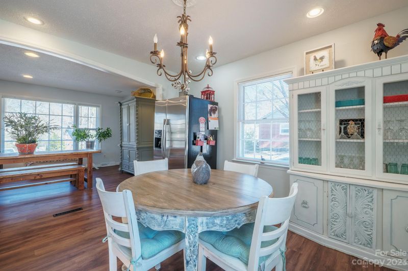 313 Clearbrook Rd, Matthews, NC 28105
