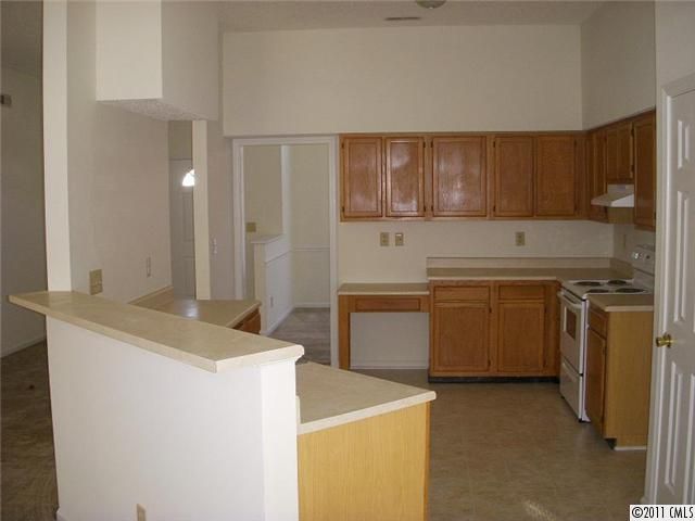 2125 David Earl Dr, Charlotte, NC 28213
