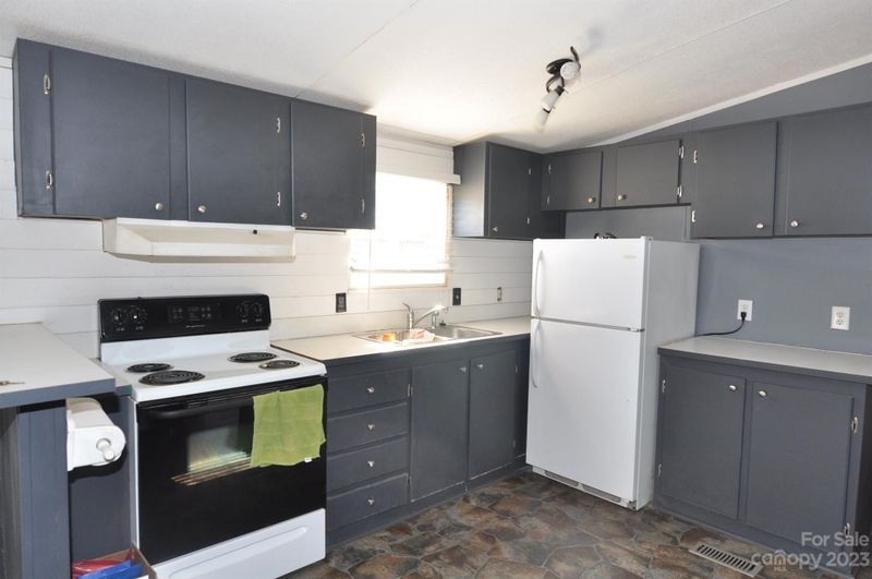 887 Cornwell Rd, Chester, SC 29706
