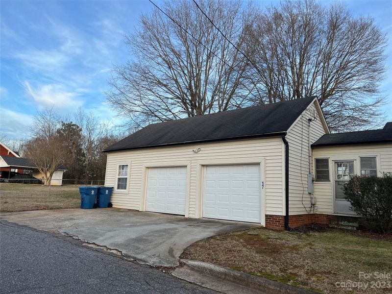 17 3rd Ave, Maiden, NC 28650