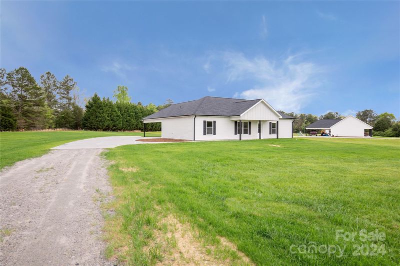 672 Double K Rd, Clover, SC 29710