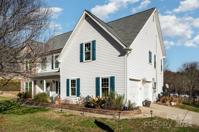 5220 Sunriver Rd, Gastonia, NC 28054