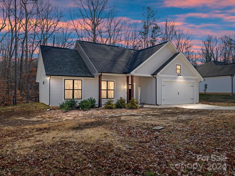 238 Delview Dr, Cherryville, NC 28021