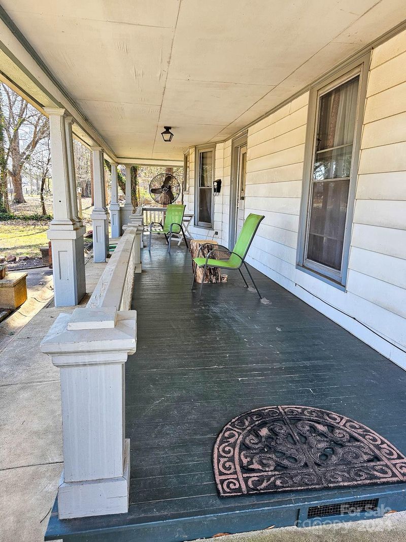 318 3rd St SE, Hickory, NC 28602