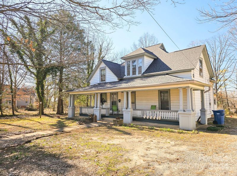 318 3rd St SE, Hickory, NC 28602
