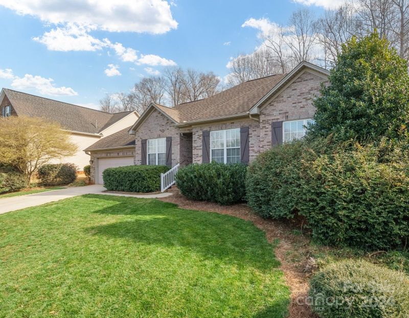 1039 Marguerite Dr, Lowell, NC 28098
