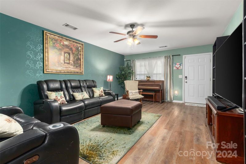 3025 Osceola Ln, Charlotte, NC 28269