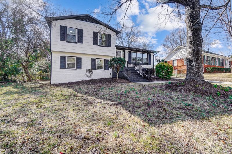 6524 Eaglecrest Rd, Charlotte, NC 28212