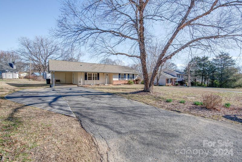 202 King Henry Ln, Gastonia, NC 28056