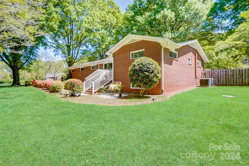 131 Lakefront Dr, Mooresville, NC 28117