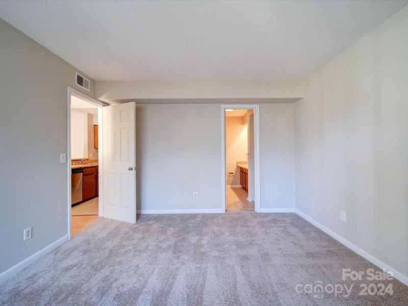 4608 Sharon Chase Dr #H, Charlotte, NC 28215