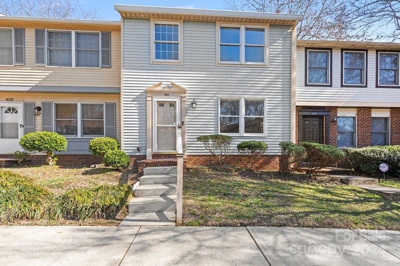 8268 Knights Bridge Rd, Charlotte, NC 28210