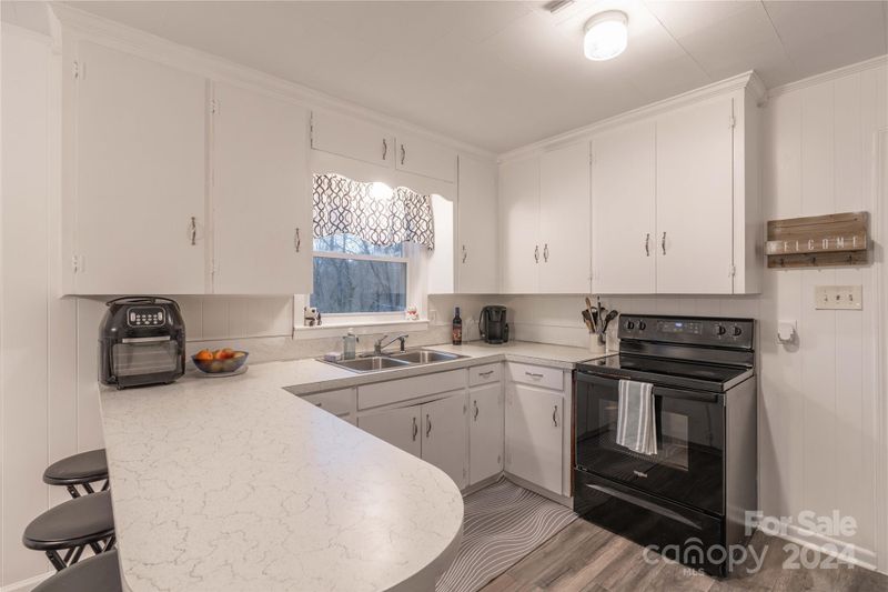808 Oval St, Kannapolis, NC 28081
